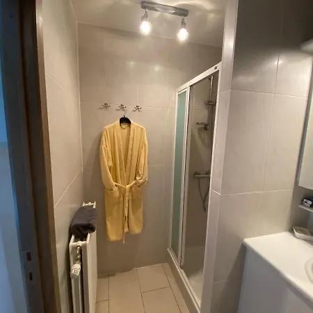 Ruim En Zonnig 2 Slaapkamer App Met Zongericht Terras Apartmán